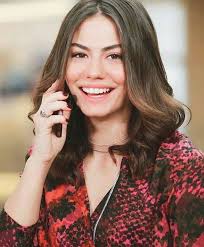 Pin De Aash I En Demet Ozdemir Candem Actrices Galerias De Fotos