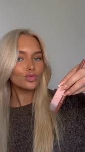 Crusty lips? We don’t know her 🙂‍↔️ Dardan Lip Liner and LeyLey Lip Gloss  is that perfect everyday lip combo 🪞🎀 @elinawallroth