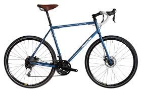 Poison Cyclocross Gravel Bike Mit Blauem Stahlrahmen Und Braunem Brooks Sattel Cyclocross Gravel Stahl Brooks Stahlrahmen Fahrrad Fahrrad Stahlrahmen