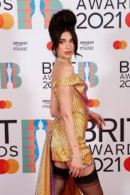 Last modified on may 12, 2021 10:30 bst matthew moore brit awards 2021: Dua Lipa Sexes Up Brit Awards 2021 As She Flashes Suspenders On Red Carpet Daily Star