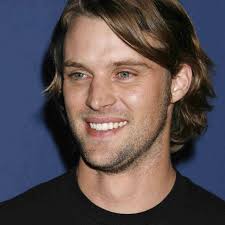 Most popular actors with long hair long hair looks ultimately stylish and fun and who can rock them better than the actors that everybody looks up to for style guidance. Pictures Of Male Stars With Long Hair