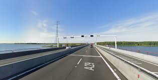 De haringvlietbrug in het haringvliet gaat open voor diverse botenthe haringvlietbridge opens for several vesselsle pont de haringvliet ouvert pour quelques. Update Verlaagde Snelheid Op De Haringvlietbrug Gaat Toch Nog Niet In Indebuurt Hoeksche Waard