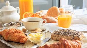 Pain Et Viennoiseries Le Petit Dejeuner A La Francaise Mes Jus De Fruits