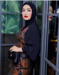 Aplikasi kamera tembus pandang merupakan aplikasi kamera foto yang dapat memperlihatkan bagian dalam dari obyek yang foto meski tertutup dari luar. Edit Syahrini Tembus Pandang Foto Manja Di Pinggir Pantai Syahrini Kenakan Kaftan Transparan Mewah Seksi Banget Semua Halaman Stylo Ada Sebuah Aplikasi Kamera Tembus Pandang Yang Di Kabarkan Bisa Melihat