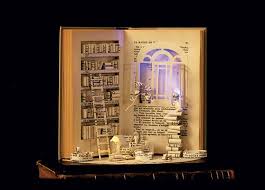 La Maison De Papier 1 Carte Postale Reprenant Le Visuel De La Sculpture De Livre Originale Book Sculpture Book Art Altered Book Art