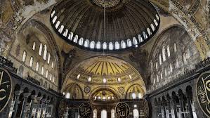 Es una ciudad transcontinental, ubicada en el estrecho del bósforo, que separa europa y asia, entre el mar de mármara y el mar negro. Estambul Se Celebra La Primera Oracion Islamica En Santa Sofia Vatican News