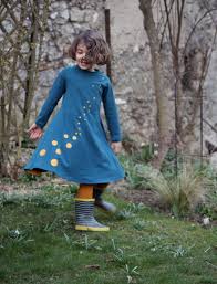 Maybe you would like to learn more about one of these? Robe Qui Tourne Avec Un Tuto Robe En Jersey Couture Vetement Enfant Vetements Filles