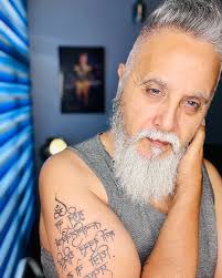 I am just an interpretation of my fantasies…people have fantasies and live  plainly…I am a fantasy who dreams of a plain life 🔥💪…