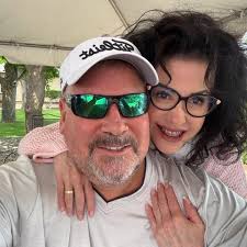 The Wall Shed Bar in Meridian Idaho for Socializing and Drinks