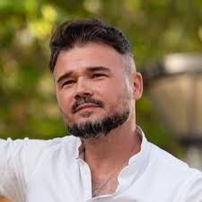 A estas alturas solo un idiota malvado o un idiota malvado pagado defiende  a Israel. Con rojigualda o con estelada. Y gracias a la flotilla sabemos  exactamente quiénes son. Solo por eso