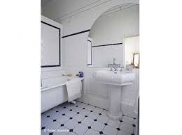 Inviter des plantes dans sa salle de bains et les mettre en valeur grâce à un astucieux jeu de miroir. Decoration Interieur Une Deco Comme En 1900