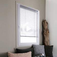 ideal dans les cuisinesce petit store gris a lamelles en 35x150cm est parfait pour les pieces ensoleillees il vous permet en 2020 store lamelle store veni store venitien stores chambre store lamelle