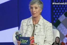 Sônia Bridi ironiza vídeos com detergente e agita o Festival LED