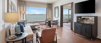 5 Star Hotel Rooms & Luxury Suites in Nariman Point | The Oberoi, Mumbai