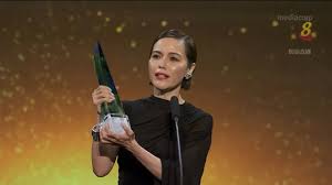 Bollywood celebrities at star screen awards red carpet 2016 | bollywood awards 2016 latest. Star Awards 2019 Zoe Tay Wins Best Actress Youtube