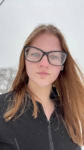 Leah Hammonds's Instagram, Twitter & Facebook