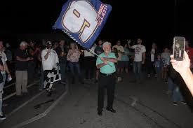 Understanding modern nascar can be difficult for anyone trying to get into it. Pool Room Siren Sounds For Hours While Hundreds Celebrate Elliott S Championship Win In The Streets Dawson County News