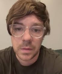 I love kurt but why does he look like this lil dog with a wig :  r/dancegavindance