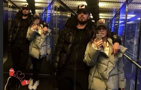 Corona virüse karşı sesli komutlu asansör i̇hlas haber ajansı 48 izlenme. Asli Ile Murat In Asansor Selfie Si
