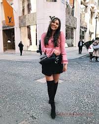 2021 kislik etek kombinleri siyah kisa etek pembe ispanyol kol kazak kiyafet kombinleri moda stilleri tarz moda moda