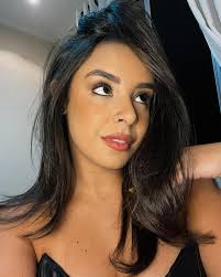 Laura Duarte's Instagram, Twitter & Facebook