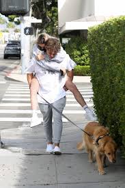 Dixie d'amelio y noah beck: Dixie Damelio Seen Out For A Lunch Date With Noah Beck In Los Angeles 07 Gotceleb