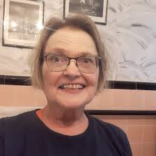 One of my favorite photos of Peter.🥰 I'm sorry you fans didn't like my  beard, but at least one fan didn't seem mind it. to