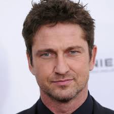 Sein vollbart passt perfekt zu seinem eckigen gesicht. Gerard Butler Verklagt Produktionsfirmen Gerard Butler Schauspieler Traumfrau