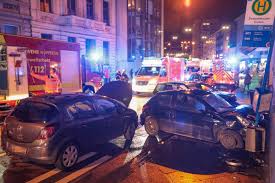 Frau Gerat In Gegenverkehr Schwerverletzte Bei Unfall In Wuppertal