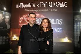 Παρ 'όλα αυτά, ο από μηχανής θεός σε αυτή την περίπτωση δεν είναι η κυβέρνηση, αλλά οι κάτοικοι της περιοχής και ακτιβιστές από διάφορα σημεία της χώρας και του κόσμου, οι οποίοι συγκεντρώνουν τρόφιμα, φάρμακα, ρούχα, παιχνίδια και άλλα είδη εξοπλισμού για τους πρόσφυγες. Epishmh Premiera Ths Neas Ellhnikhs Tainias H Mpalanta Ths Trypias Kardias Cosmopoliti Com Xristina Polith