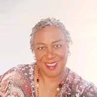 Elizabeth Carriel's Instagram, Twitter & Facebook