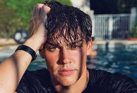 Noah beck @noahbeck ur luv'd<3 do what makes you happy business: Who Is Noah Beck His Brief Wiki Does He Have A Girlfriend