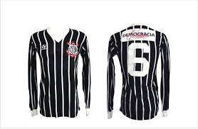 Democracia corinthiana ir a la navegaciónir a la búsqueda democracia corinthiana fue un movimiento surgido en la década de 1980 en el club brasileño de fútbol corinthians, bajo el liderazgo de un grupo de célebres futbolistas integrado por sócrates, wladimir, casagrande y zenon. Corinthians Democracia Corinthiana 6 Listrada J Felipe Corinthians E Futebol