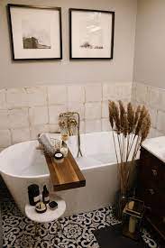 freistehende badewanne in elegantem weiss freistehende badewanne badezimmer landhaus badewanne