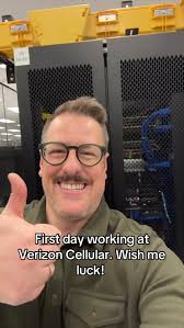 My first day working at @verizon! Super excited. I hope I don’t screw it  up! #verizon #outage #verizonoutage #fyp #cellphone