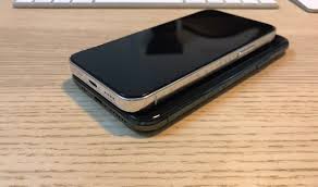Das design des iphone 12 wurde ebenfalls optimiert, mit abgeflachten kanten, die stark an das iphone 4 und iphone 5 von gestern. Iphone 12 Kleines Modell Kaum Grosser Als Das Alte Iphone Se Mac Life
