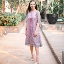 Black dress dapat menjadi model kebaya brokat untuk orang gemuk pilihan anda. Mirabe Chelsea Midi Dress Brokat Dress Brokat Kondangan Dress Kudus Brokat Dress Pemberkatan Shopee Indonesia