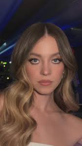 Berlin with my AMERICAN BEAUTY sydney_sweeney for armanibeauty 💋 Makeup:  melissa.hernandez Hair: @glencocoforhair Styled: mollyddickson in  @giorgioarmani #sydneysweeney #armanibeauty