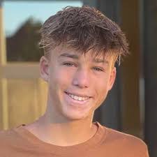 Daniel Cantarero's Instagram, Twitter & Facebook