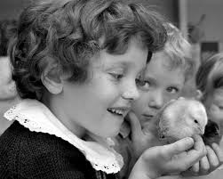 31 old photos of Easter through the years