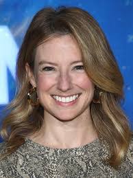 Stephanie Beard's Instagram, Twitter & Facebook