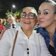 Evelyn Pappa's Instagram, Twitter & Facebook