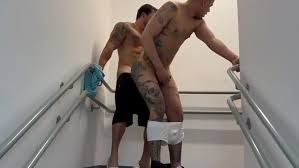 Sexo gostoso na Escada do prédio entre os dois safados Tesudos e gostosos -  Famosos Nus