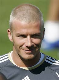 David beckham haar david beckham haarstils new haar stil modelllle … wo hat david beckham plötzlich diese haare her? Stars Ihre Frisuren Gesellschaft Leute News At