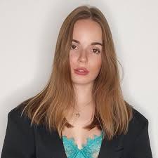 She is an actress and writer, known for terminaali. Sasha Spielberg Became The New Host Of House 2