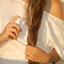 Hydrater Ou Nourrir Ses Cheveux Secs La Question Remede Pour Cheveux Cheveux Secs Cheveux Secs Et Cassants
