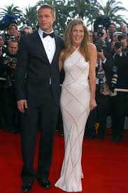 If you need a brief recap of their relationship: Brad Pitt Das Sagt Er Zu Den Jennifer Aniston Geruchten Jennifer Aniston Style Jennifer Aniston Hochzeit Festival Kleid