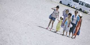 Shoplifters movie reviews & metacritic score: Shoplifters 2018 Butler S Cinema Scene