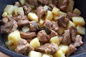 Spezzatino Di Agnello Con Patate La Ricetta Ideale Per Farlo Morbido Ricetta Ricette Stufato Di Agnello Spezzatino