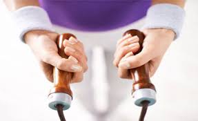 сколько в день нужно прыгать на скакалке чтобы похудеть Pryzhki Na Skakalke Dlya Pohudeniya Kak Nuzhno Prygat Skolko Tablica Trenirovok Dlya Nachinayushih Kak Vybrat Skakalku